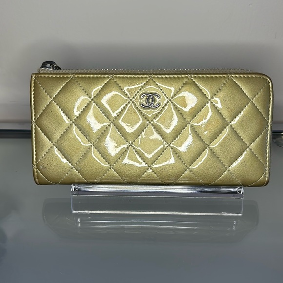 BLACK FRIDAY GIVEAWAY! Chanel Patent Leather Quilted Champagne Wallet - Picture 2 of 16